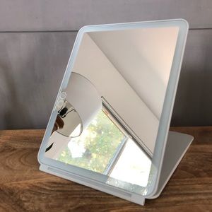 Vanity Planet Pose LED Travel Mirror
